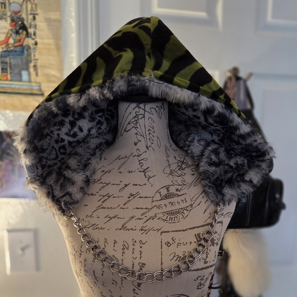Faux Fur Reversible Rave Hood - Picture 8 of 10